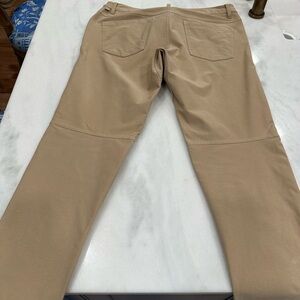 Lululemon Utilitech 5 pocket in Khaki